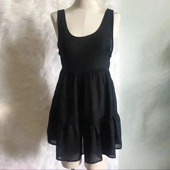 Tobi Dresses & Skirts - NWT Tobi Black Dress with Open Back